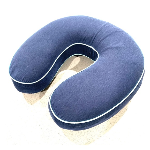 brookstone neck pillow